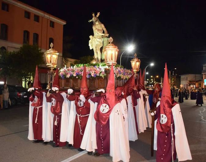 La procesión de los pasos y la de 'Camino hacia el Calvario', pendientes de la lluvia